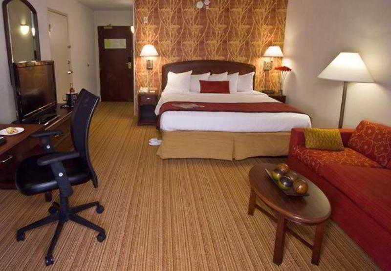 คอร์ตยาร์ด แลนซิง Hotel แลนซิ่ง ห้อง รูปภาพ