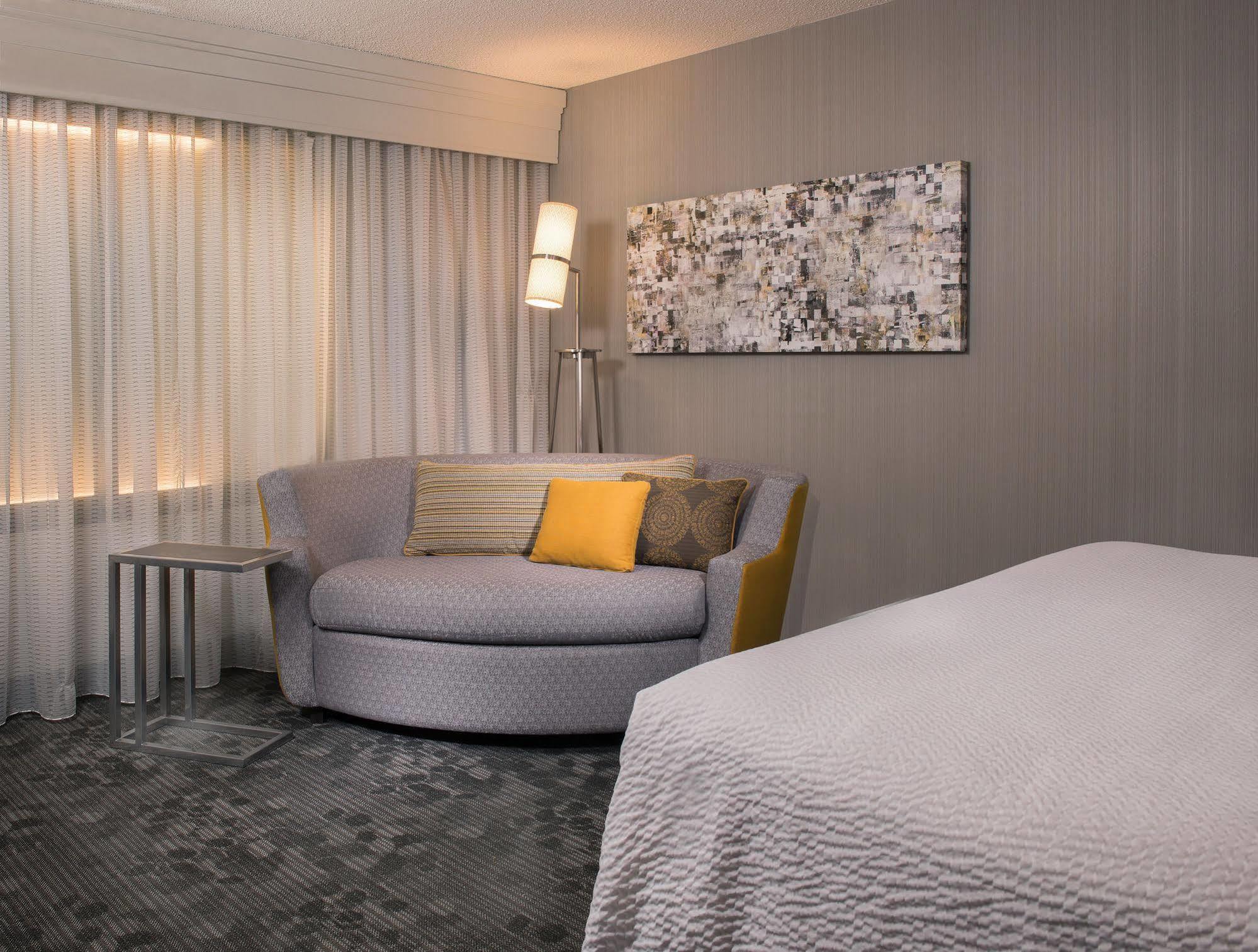 คอร์ตยาร์ด แลนซิง Hotel แลนซิ่ง ภายนอก รูปภาพ